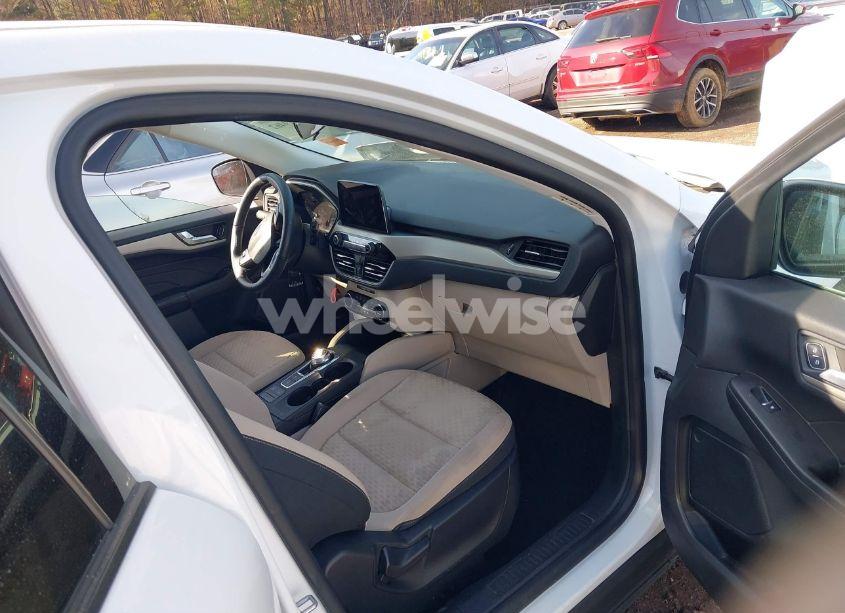 Photo 5 of 2021 Ford Escape SE (VIN 1FMCU0G6XMUA19550)