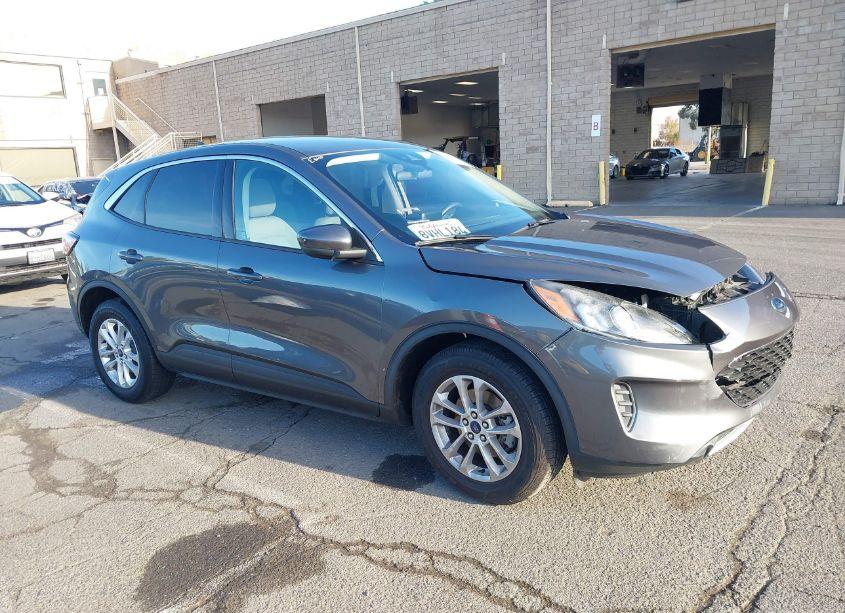 2021 Ford Escape SE (VIN 1FMCU0G6XMUA33979) main photo