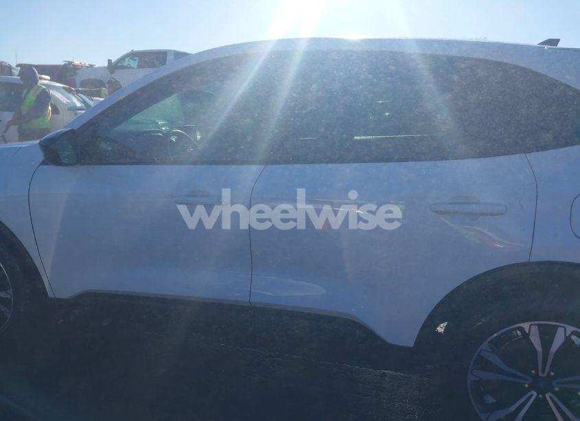 Photo 14 of 2021 Ford Escape SE (VIN 1FMCU0G6XMUB14027)