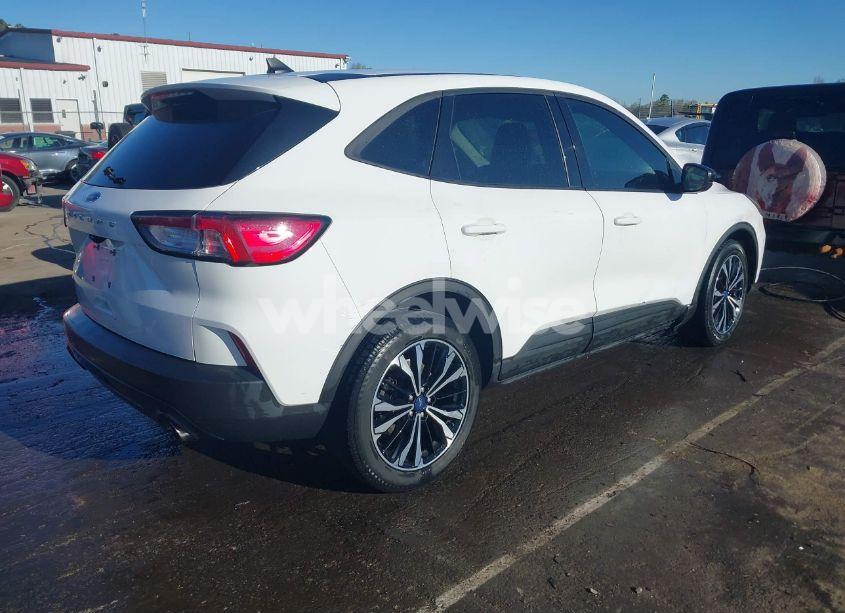 Photo 4 of 2021 Ford Escape SE (VIN 1FMCU0G6XMUB14027)