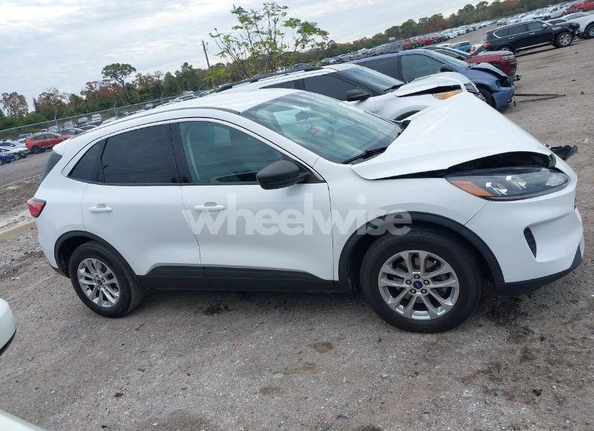 Photo 13 of 2022 Ford Escape SE (VIN 1FMCU0G6XNUA21137)