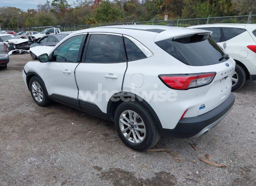 Photo 3 of 2022 Ford Escape SE (VIN 1FMCU0G6XNUA21137)