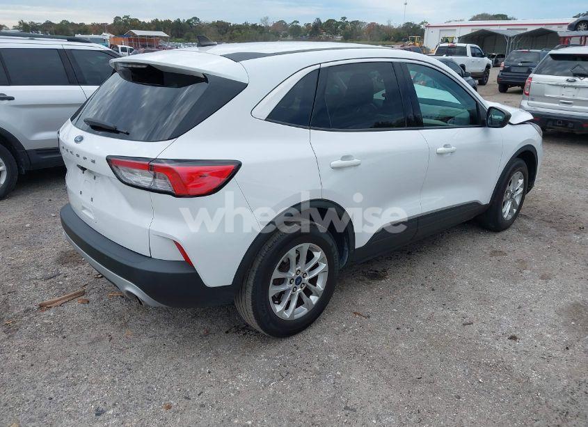 Photo 4 of 2022 Ford Escape SE (VIN 1FMCU0G6XNUA21137)