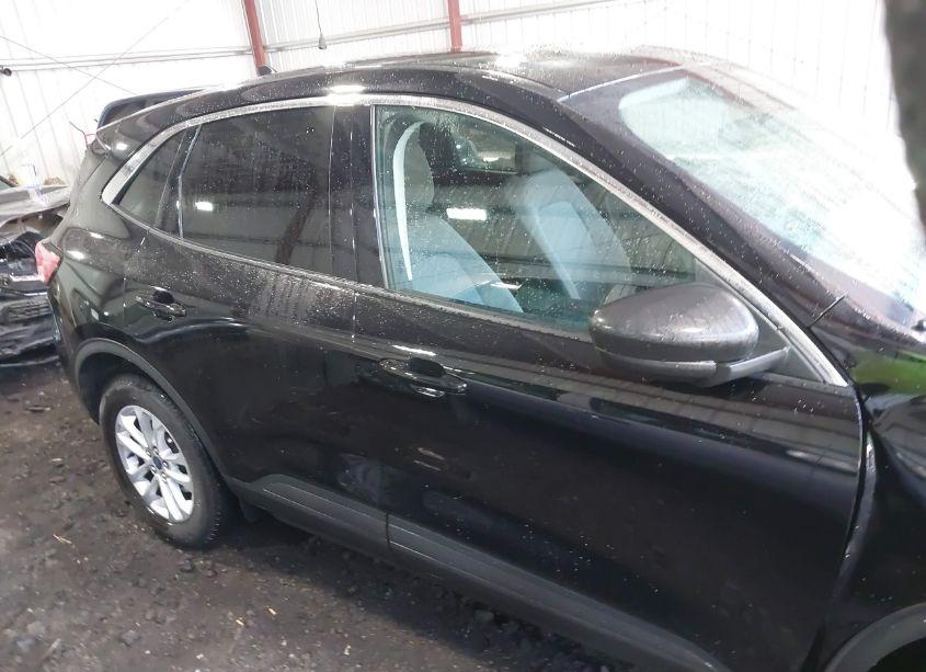 Photo 13 of 2022 Ford Escape SE (VIN 1FMCU0G6XNUB06558)