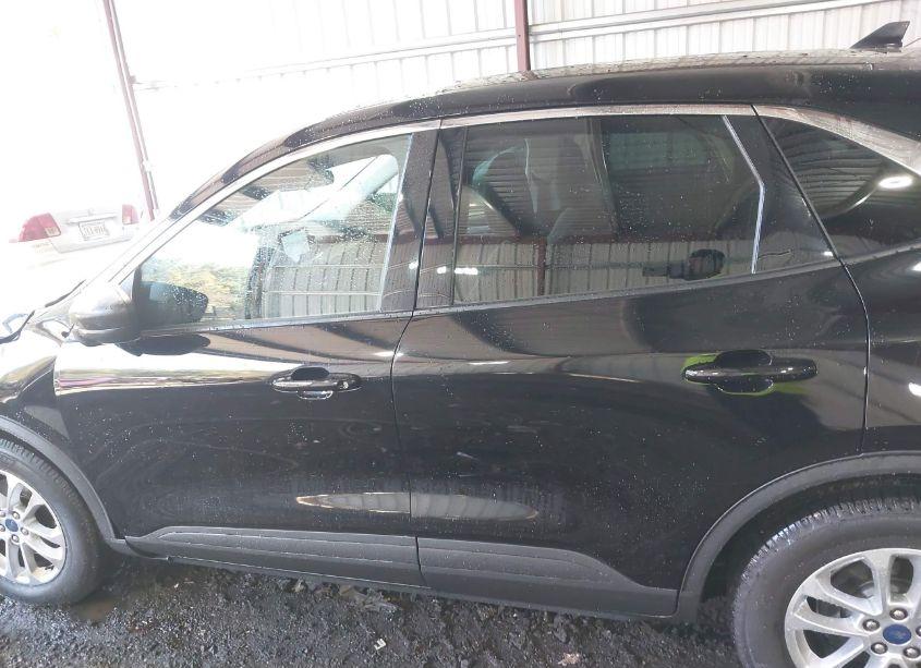 Photo 14 of 2022 Ford Escape SE (VIN 1FMCU0G6XNUB06558)