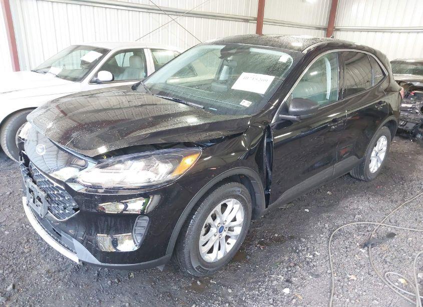 Photo 2 of 2022 Ford Escape SE (VIN 1FMCU0G6XNUB06558)