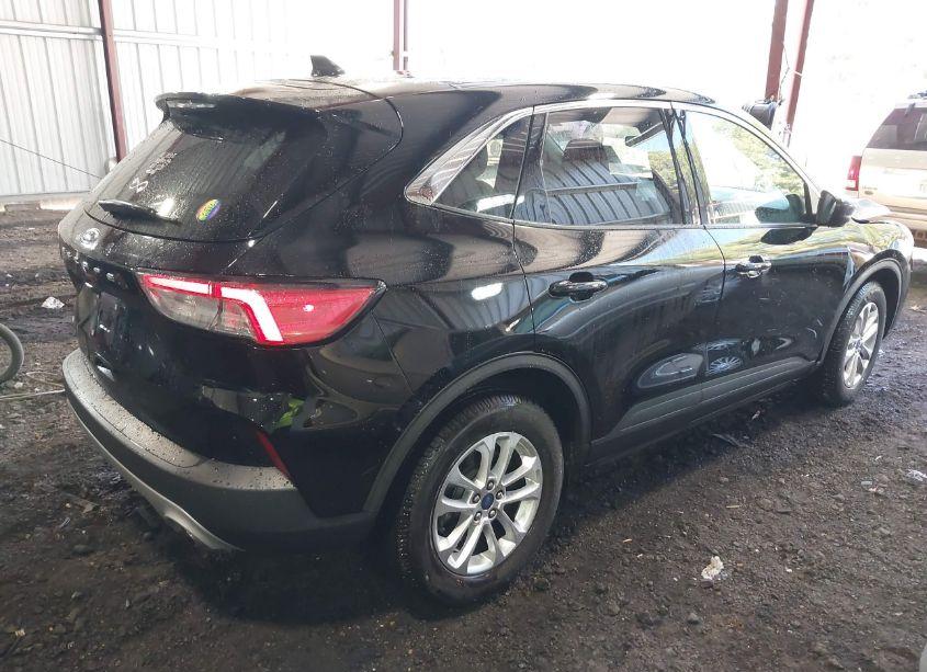 Photo 4 of 2022 Ford Escape SE (VIN 1FMCU0G6XNUB06558)