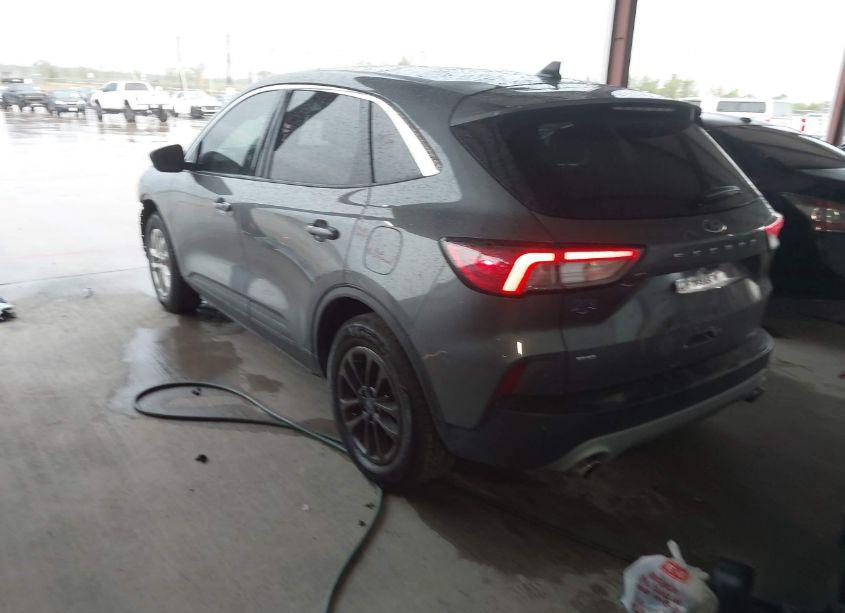 Photo 3 of 2022 Ford Escape SE (VIN 1FMCU0G6XNUB15969)