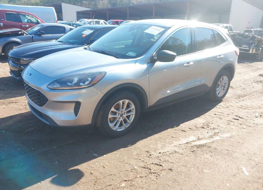 Photo 2 of 2022 Ford Escape SE (VIN 1FMCU0G6XNUB39964)