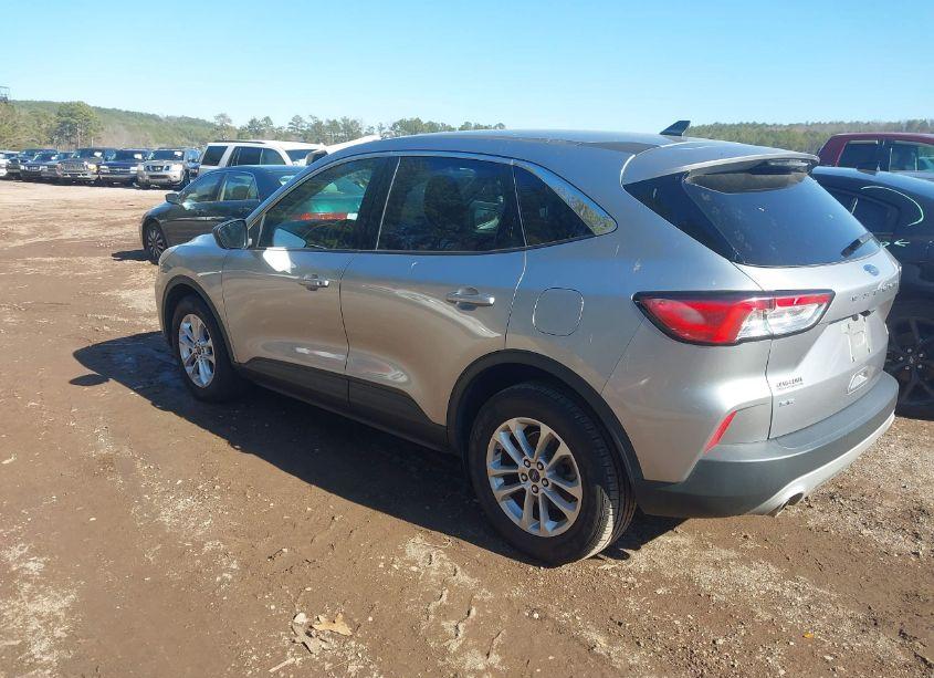 Photo 3 of 2022 Ford Escape SE (VIN 1FMCU0G6XNUB39964)