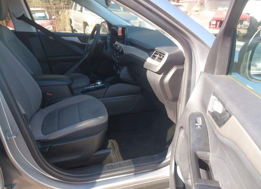 Photo 5 of 2022 Ford Escape SE (VIN 1FMCU0G6XNUB39964)