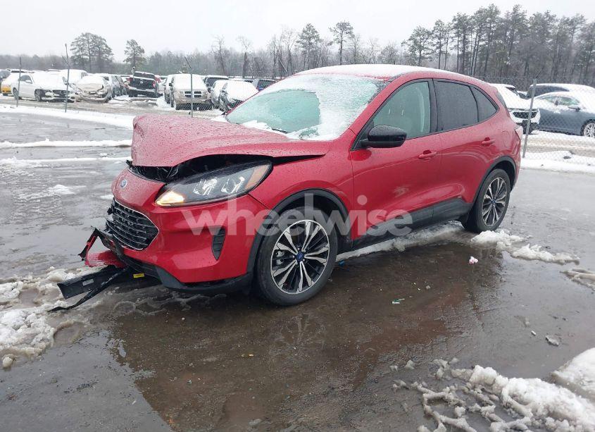 Photo 2 of 2022 Ford Escape SE (VIN 1FMCU0G6XNUB67232)