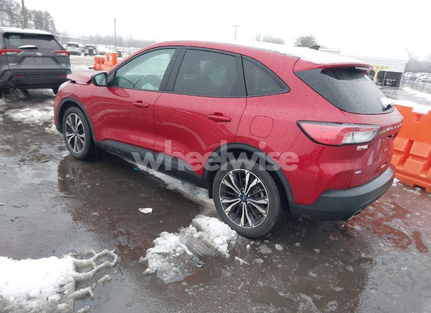 Photo 3 of 2022 Ford Escape SE (VIN 1FMCU0G6XNUB67232)