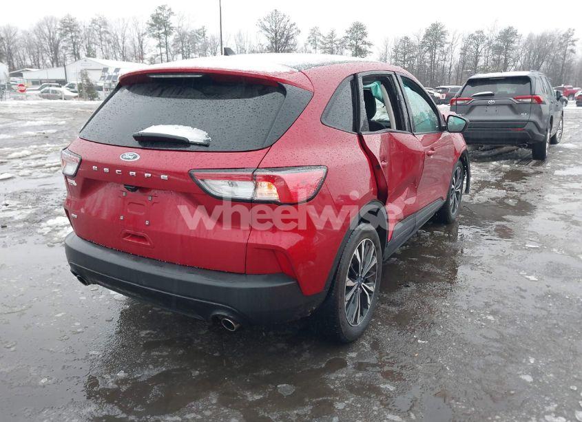 Photo 4 of 2022 Ford Escape SE (VIN 1FMCU0G6XNUB67232)