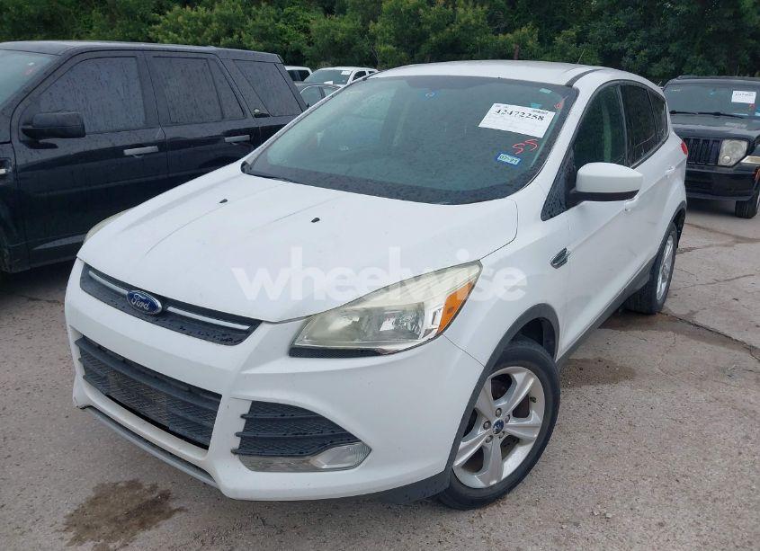 Photo 2 of 2015 Ford Escape SE (VIN 1FMCU0G71FUA12126)