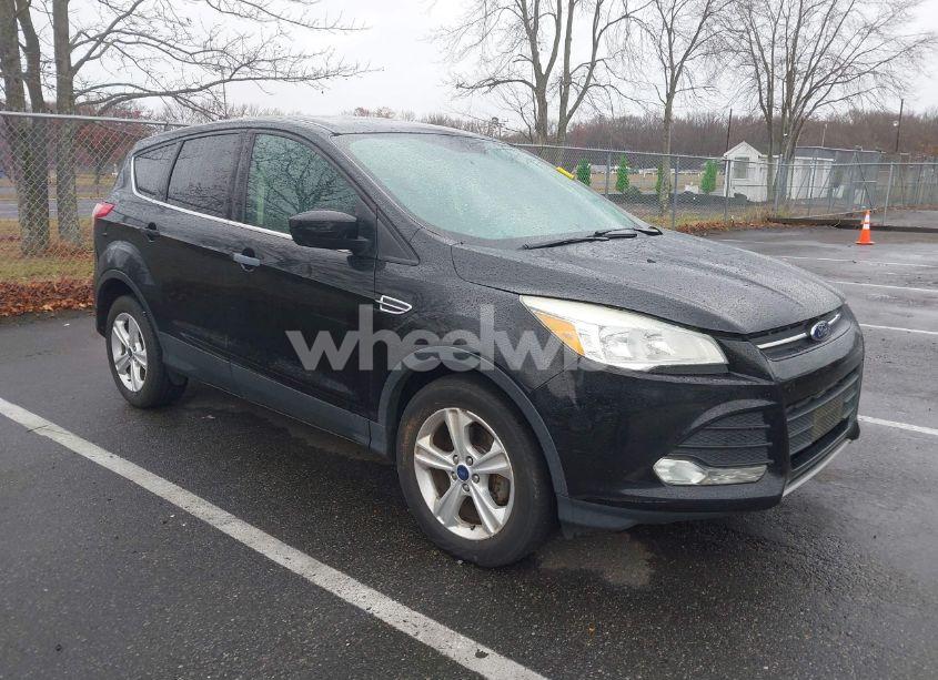 2016 Ford Escape SE (VIN 1FMCU0G71GUB10588) main photo