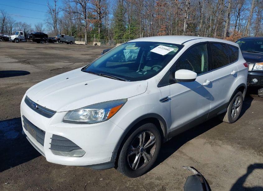 Photo 2 of 2016 Ford Escape SE (VIN 1FMCU0G72GUA92327)