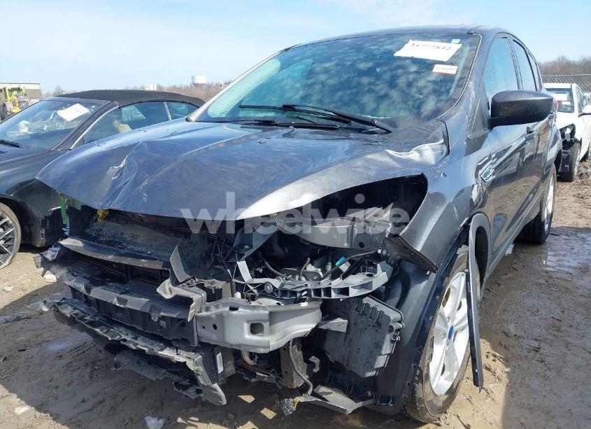 Photo 2 of 2016 Ford Escape SE (VIN 1FMCU0G73GUA06135)