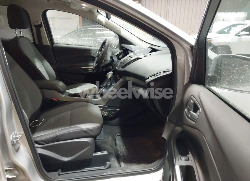 Photo 5 of 2016 Ford Escape SE (VIN 1FMCU0G74GUA30492)