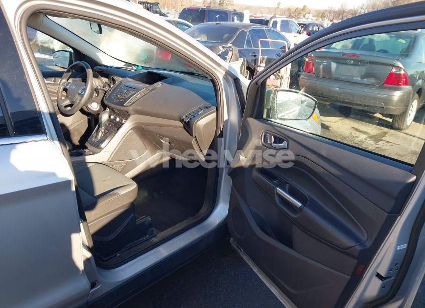 Photo 5 of 2016 Ford Escape SE (VIN 1FMCU0G74GUC89709)