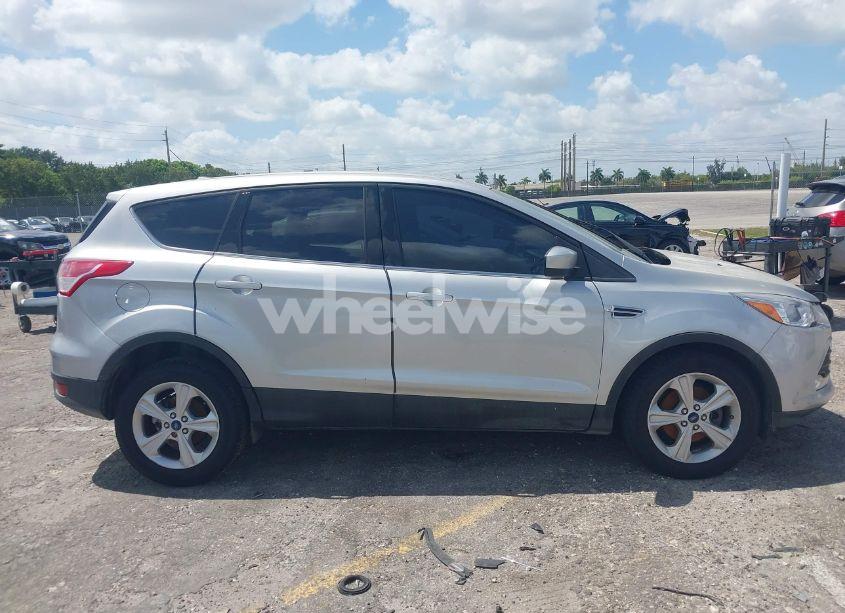 Photo 13 of 2016 Ford Escape SE (VIN 1FMCU0G75GUB56571)