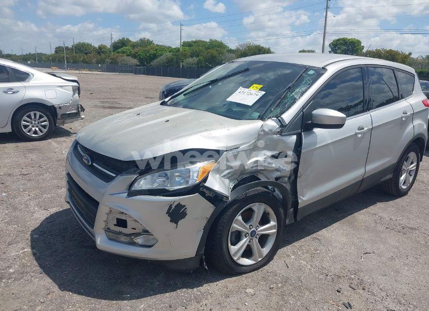 Photo 2 of 2016 Ford Escape SE (VIN 1FMCU0G75GUB56571)