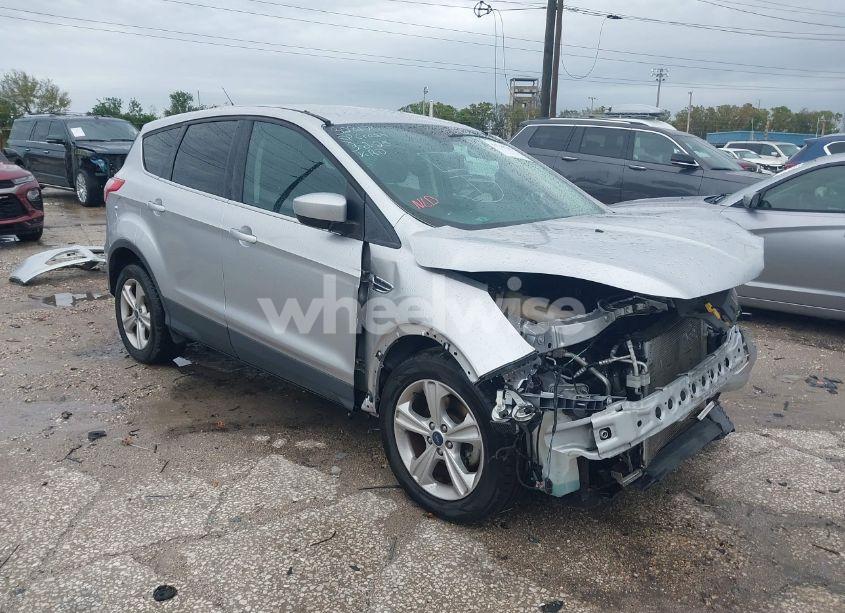 2015 Ford Escape SE (VIN 1FMCU0G77FUC01413) main photo