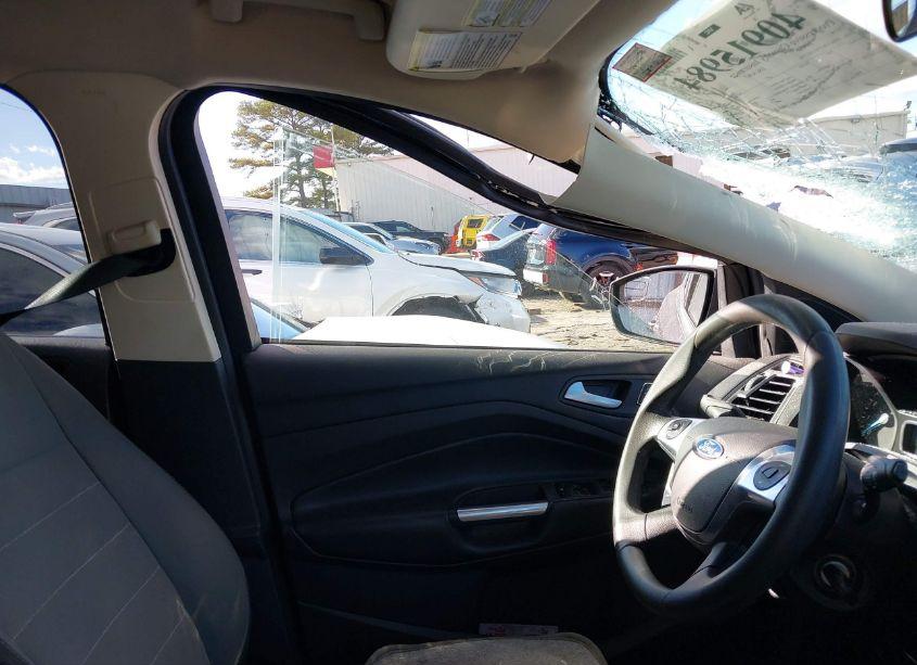 Photo 5 of 2016 Ford Escape SE (VIN 1FMCU0G77GUB11390)