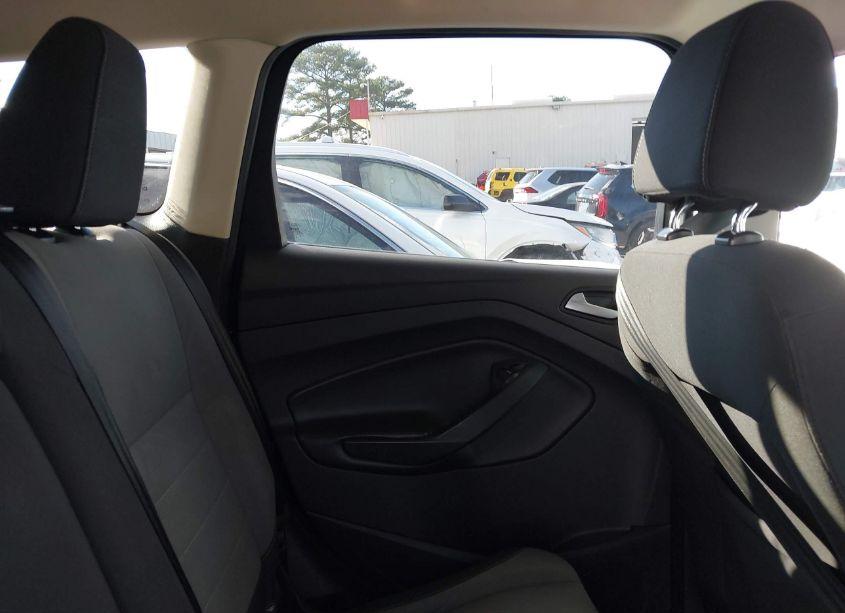 Photo 8 of 2016 Ford Escape SE (VIN 1FMCU0G77GUB11390)