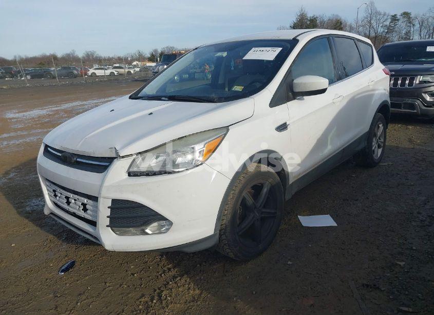 Photo 2 of 2015 Ford Escape SE (VIN 1FMCU0G79FUA64927)