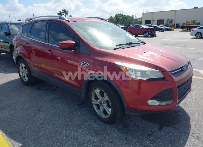 2015 Ford Escape SE (VIN 1FMCU0G7XFUA67108) main photo
