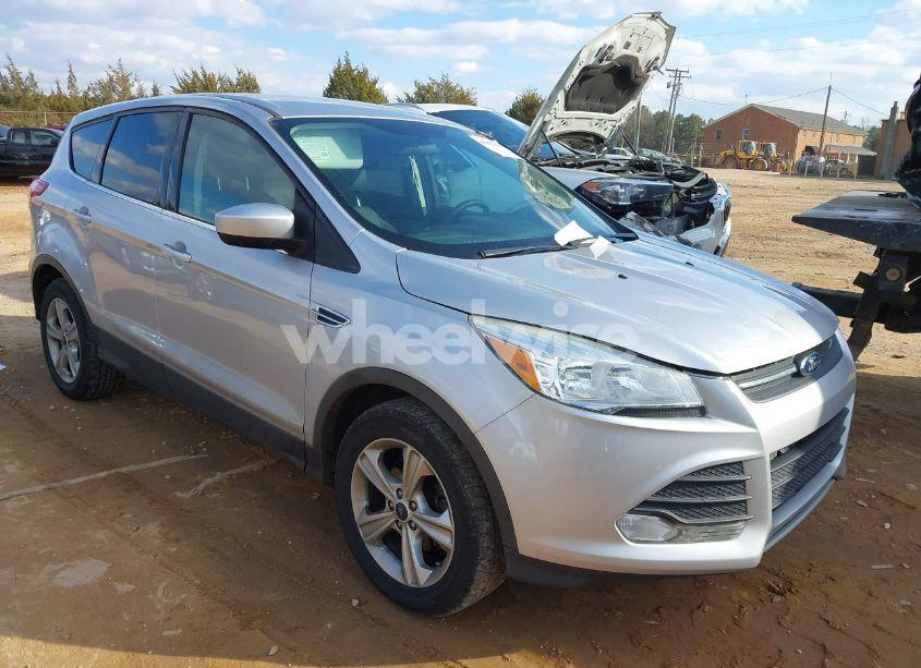 2016 Ford Escape SE (VIN 1FMCU0G7XGUB87914) main photo