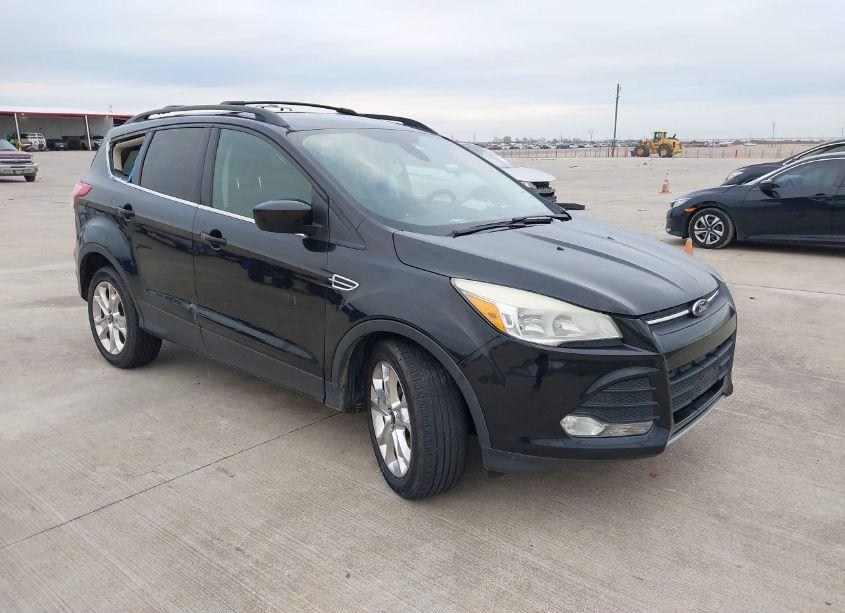 2013 Ford Escape SE (VIN 1FMCU0G90DUB70200) main photo