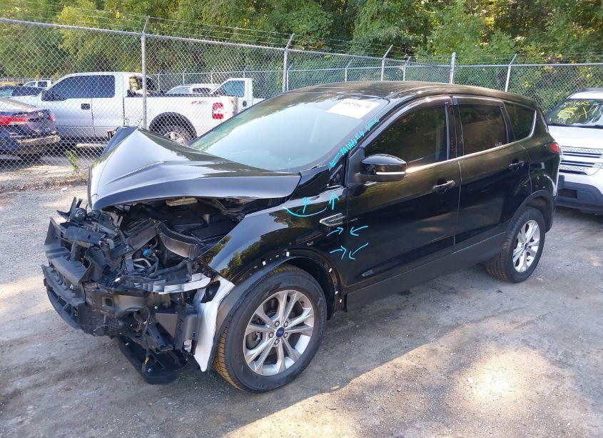 Photo 2 of 2017 Ford Escape SE (VIN 1FMCU0G90HUB04347)