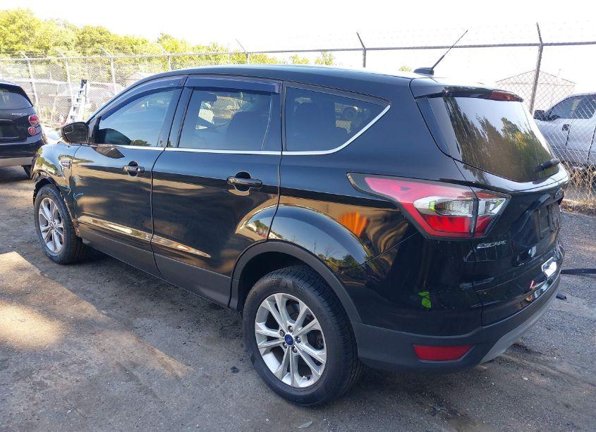 Photo 3 of 2017 Ford Escape SE (VIN 1FMCU0G90HUB04347)