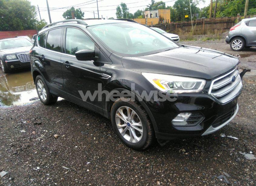 2017 Ford Escape SE (VIN 1FMCU0G90HUE33808) main photo