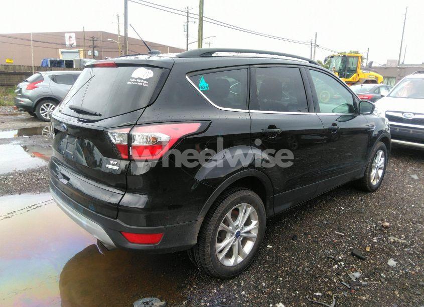 Photo 4 of 2017 Ford Escape SE (VIN 1FMCU0G90HUE33808)