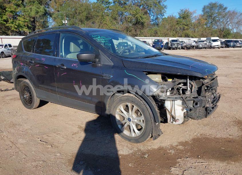 2018 Ford Escape SE (VIN 1FMCU0G90JUB49083) main photo