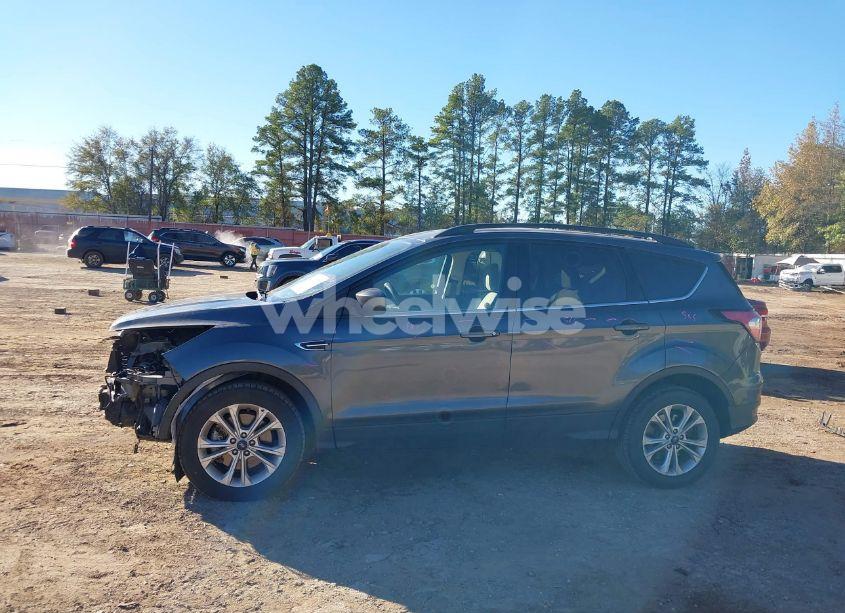 Photo 15 of 2018 Ford Escape SE (VIN 1FMCU0G90JUB49083)