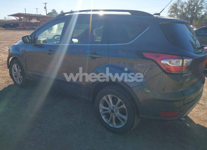 Photo 3 of 2018 Ford Escape SE (VIN 1FMCU0G90JUB49083)