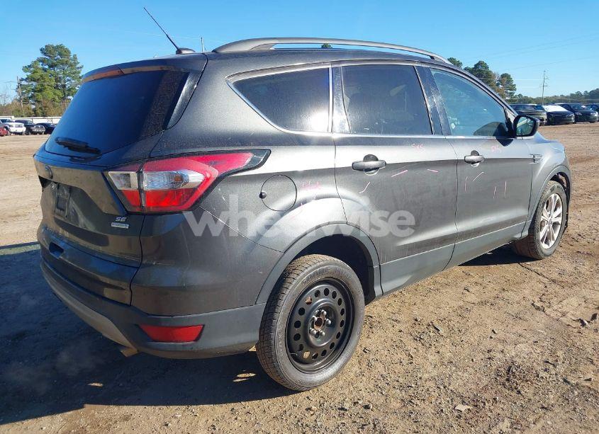 Photo 4 of 2018 Ford Escape SE (VIN 1FMCU0G90JUB49083)