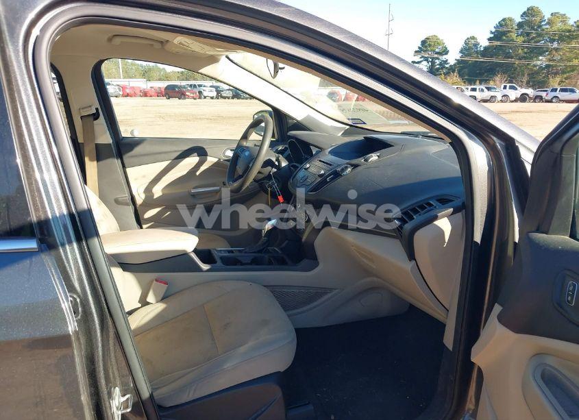 Photo 5 of 2018 Ford Escape SE (VIN 1FMCU0G90JUB49083)