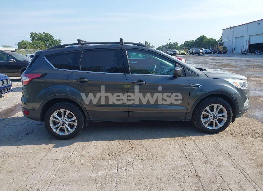 Photo 13 of 2018 Ford Escape SE (VIN 1FMCU0G90JUB49326)