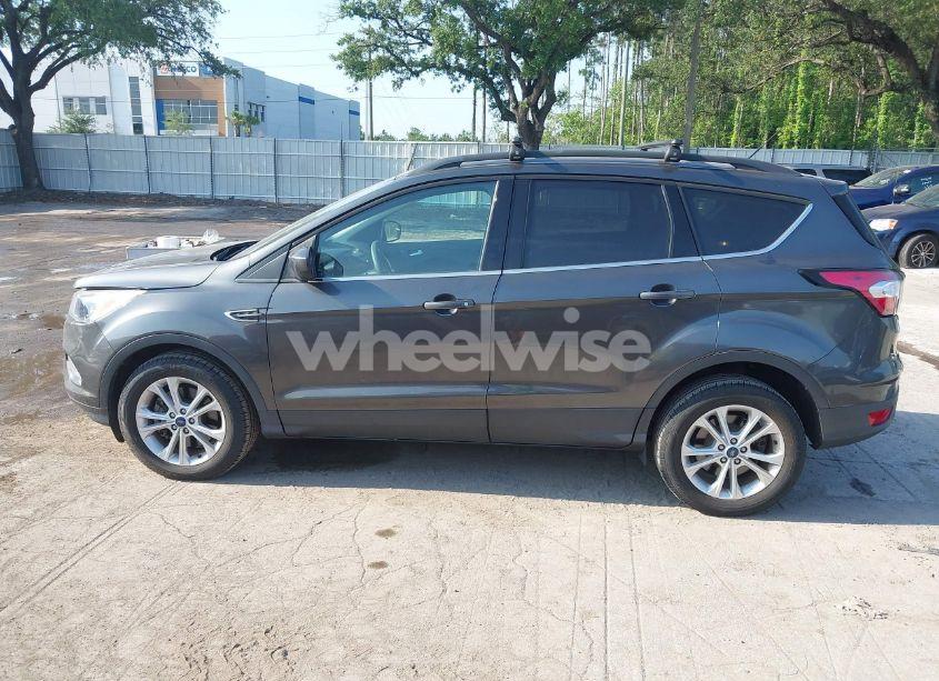 Photo 14 of 2018 Ford Escape SE (VIN 1FMCU0G90JUB49326)