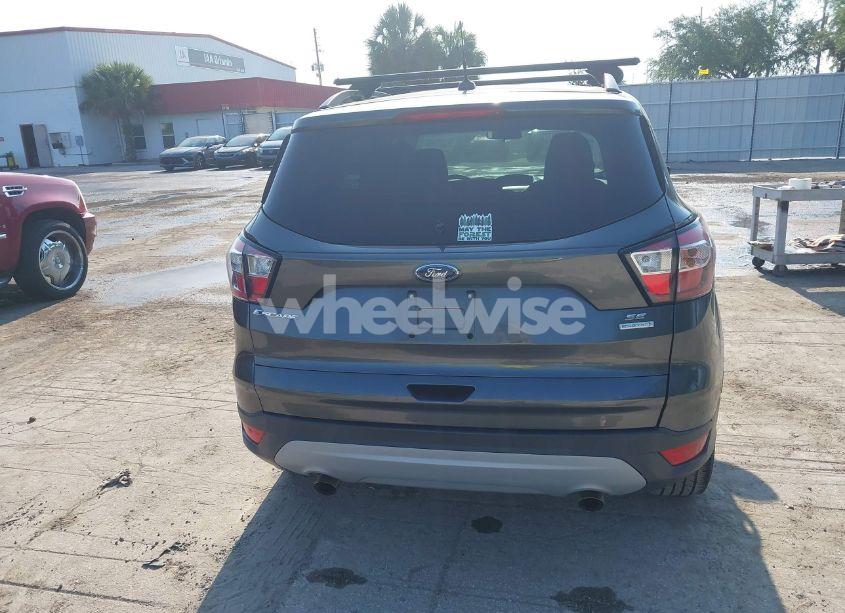 Photo 16 of 2018 Ford Escape SE (VIN 1FMCU0G90JUB49326)