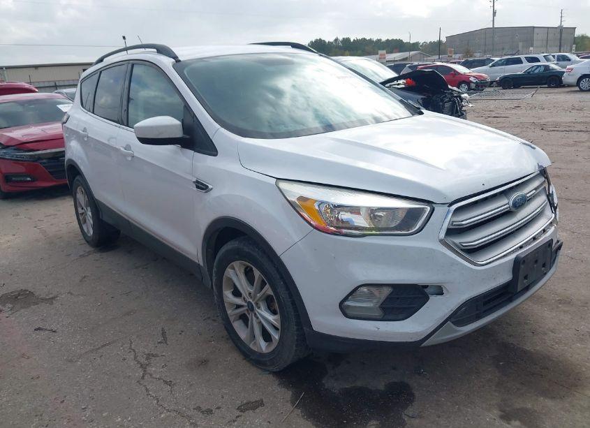 2018 Ford Escape SE (VIN 1FMCU0G90JUB49746) main photo