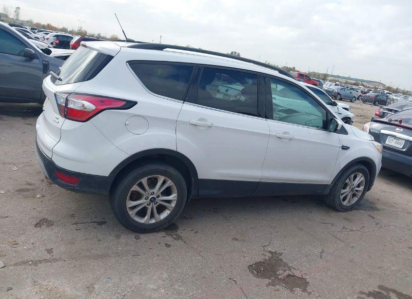 Photo 13 of 2018 Ford Escape SE (VIN 1FMCU0G90JUB49746)