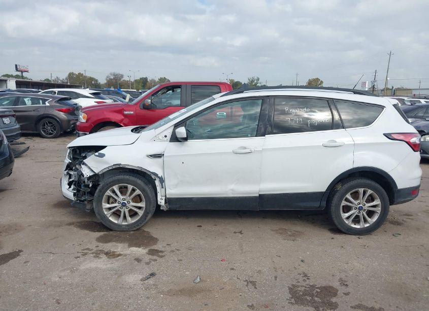Photo 14 of 2018 Ford Escape SE (VIN 1FMCU0G90JUB49746)