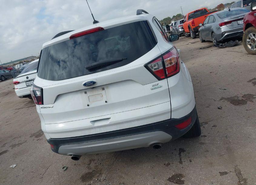 Photo 16 of 2018 Ford Escape SE (VIN 1FMCU0G90JUB49746)