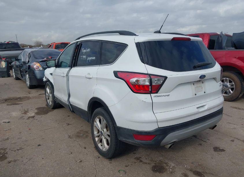 Photo 3 of 2018 Ford Escape SE (VIN 1FMCU0G90JUB49746)